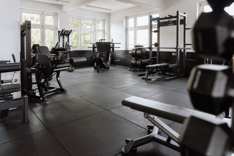 BEPROUD Gym 1 mit Geräten