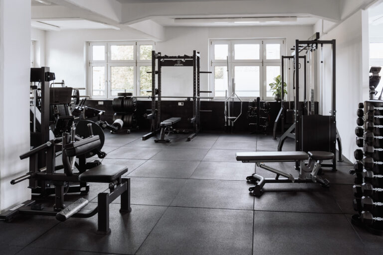 BEPROUD Gym 1 mit Geräten