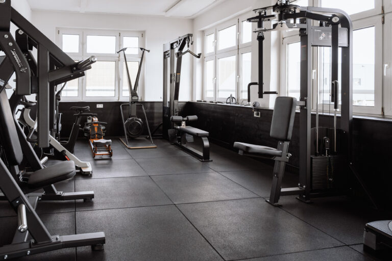 BEPROUD Gym 1 mit Geräten
